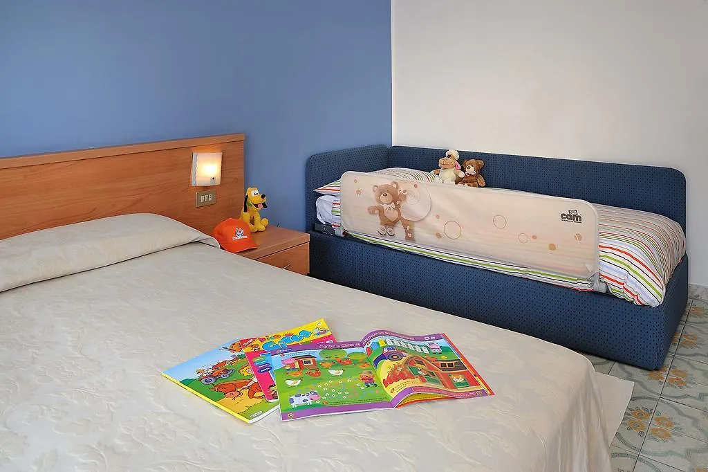 Raffy Family & Bike Hotel Diano Marina 3*,